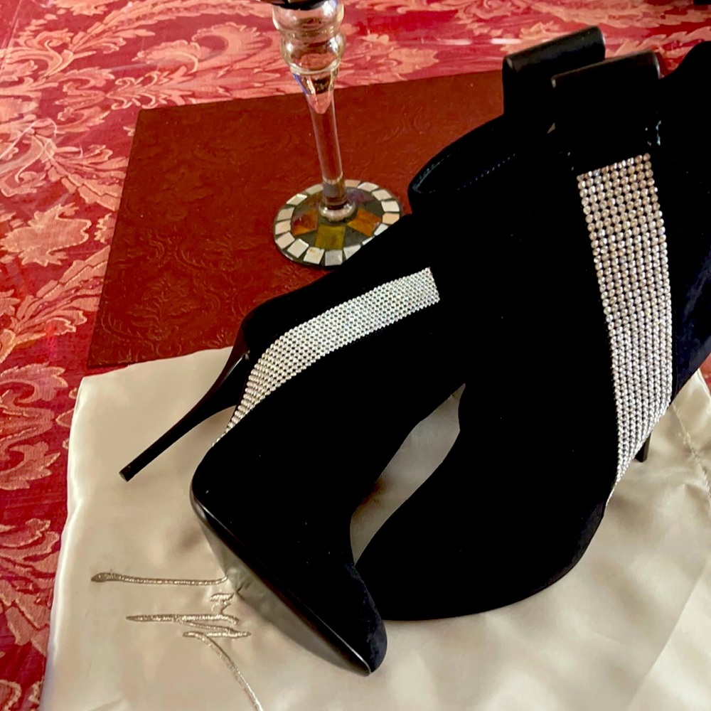 Authentic black Giuseppe boots.
